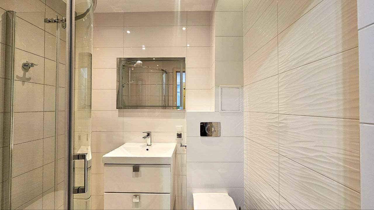 photo 6 2025 10 09 20 24 02